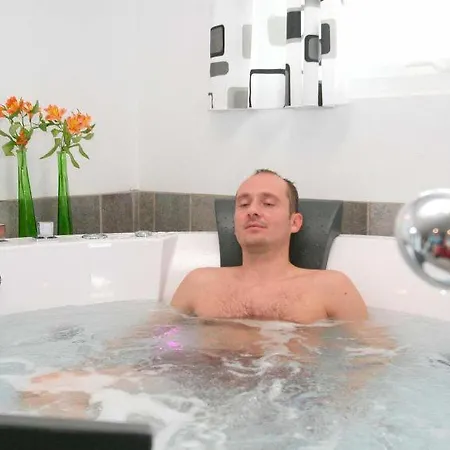 Sleeps 20 Pool Wifi *